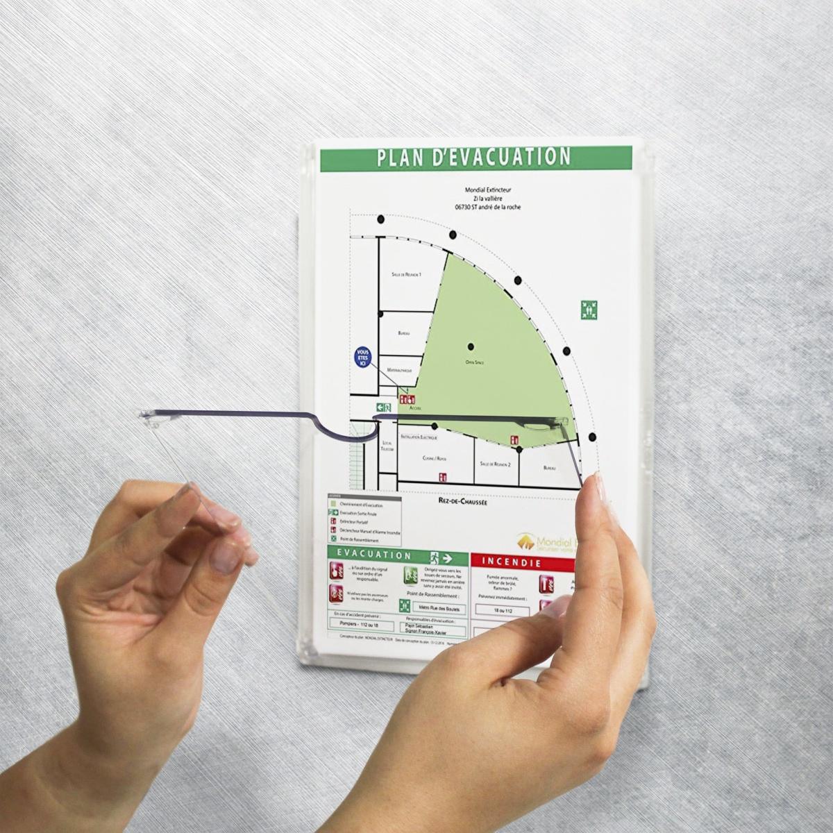 Magnetic flap Magnetic flap