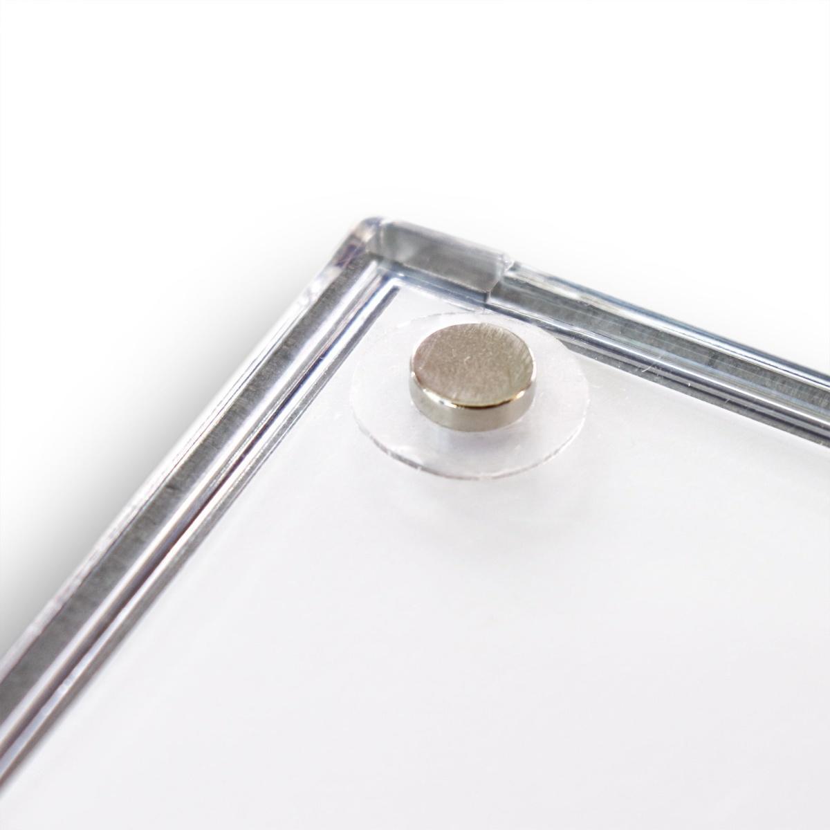 Magnetic flap Magnetic flap