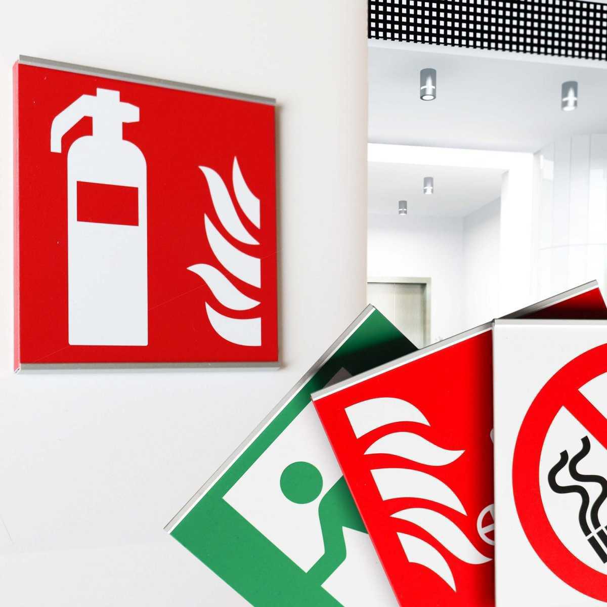 Secure plain wall quadro Secure plain wall quadro