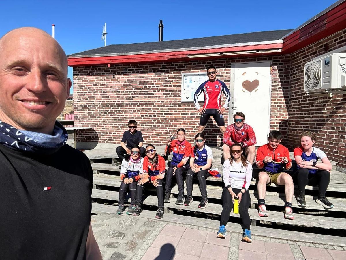 Landstræner Martin Møller Sisimiunut tikilerpoq sungiusaajartorluni/ besøger Sisimiut