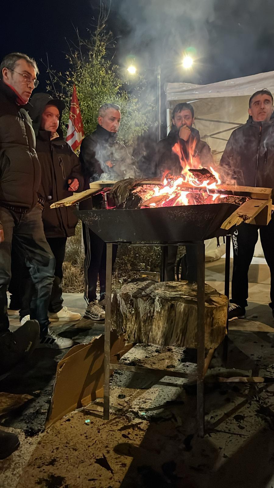 ✊ Grève en cours : les salariés de FORVIA relèvent la tête à Sochaux ✊ Grève en cours : les salariés de FORVIA relèvent la tête à Sochaux