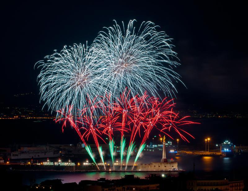 Fuochi D'artificio nel porto di Messina