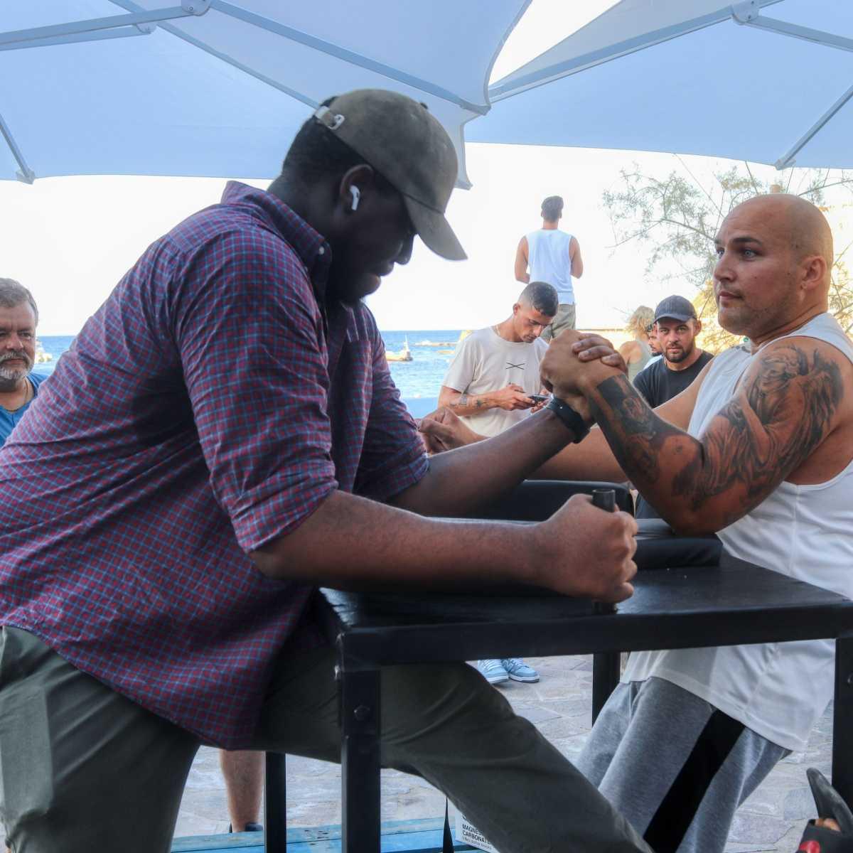 Arm Wrestling in Marsalforn