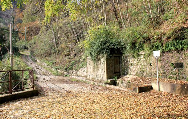 Vrisi e la via dei mulini (da geolocalizzare) Vrisi e la via dei mulini (da geolocalizzare)