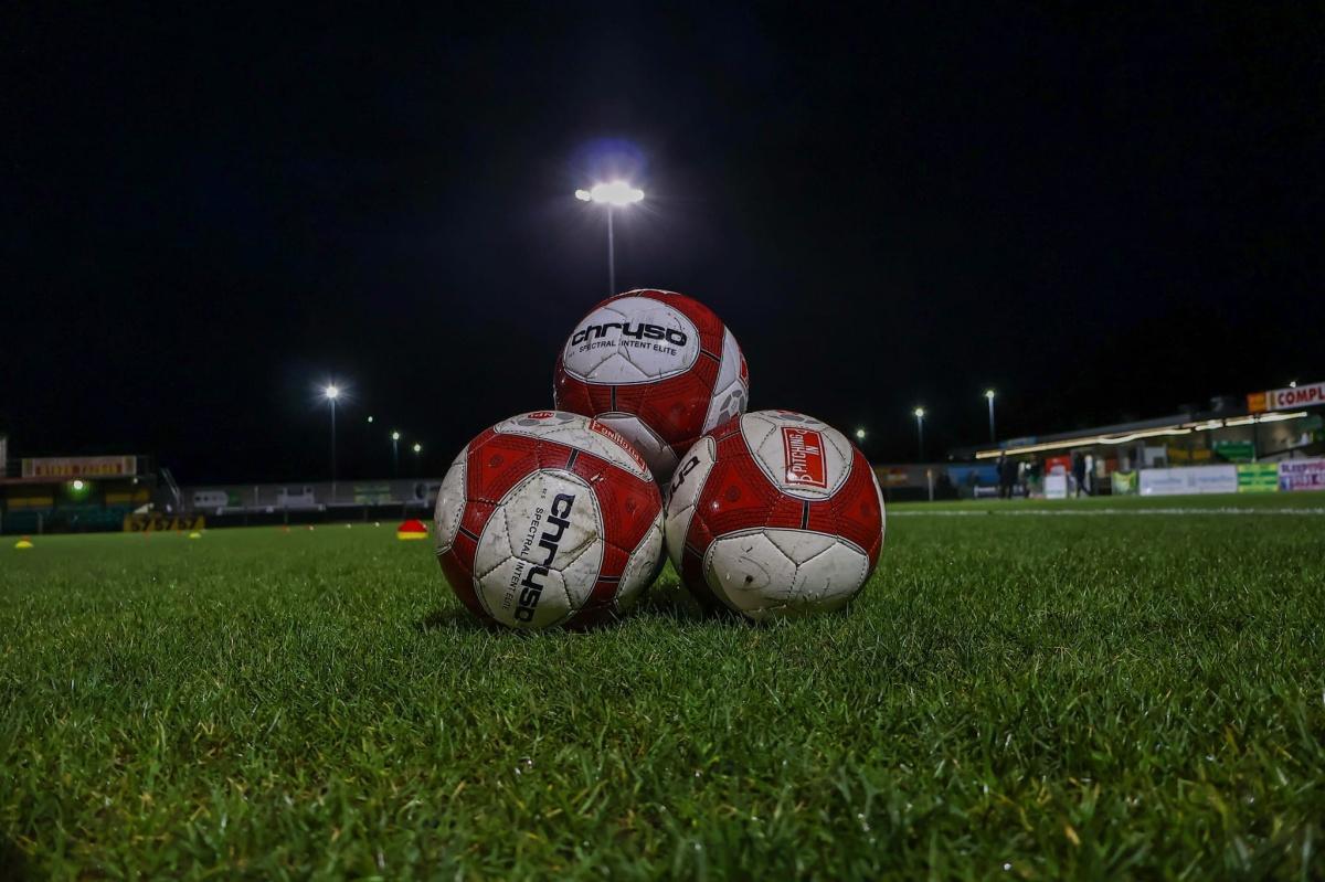 Linnets aim to clip Avro's wings