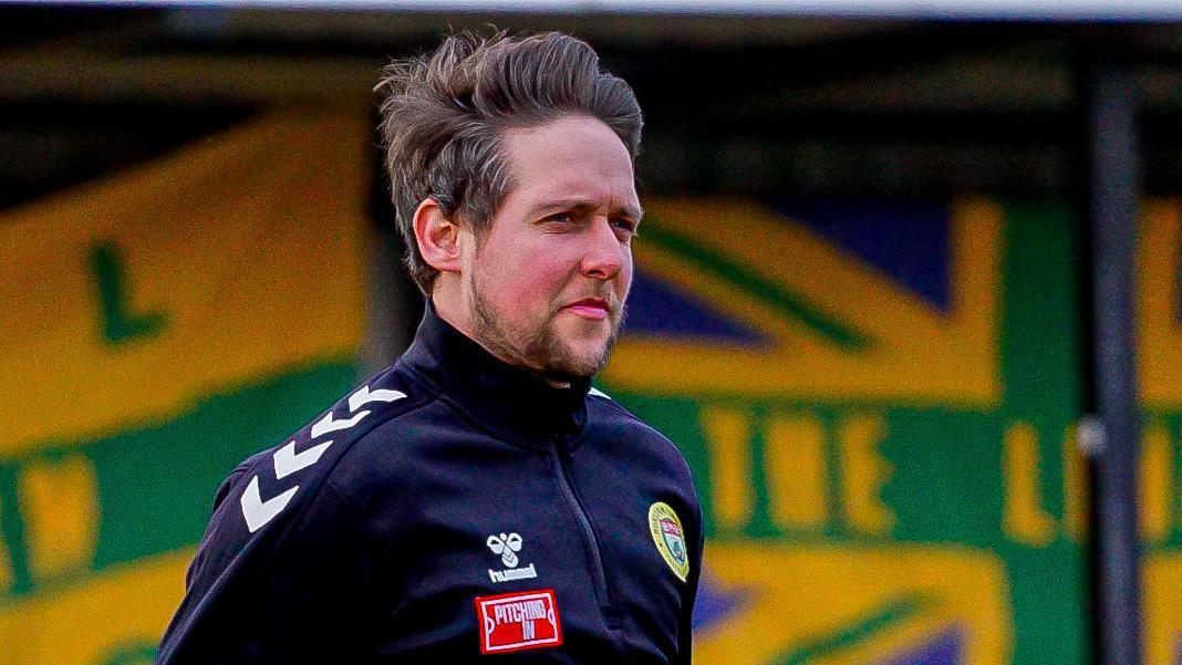 Record breaker Ryan to the rescue!