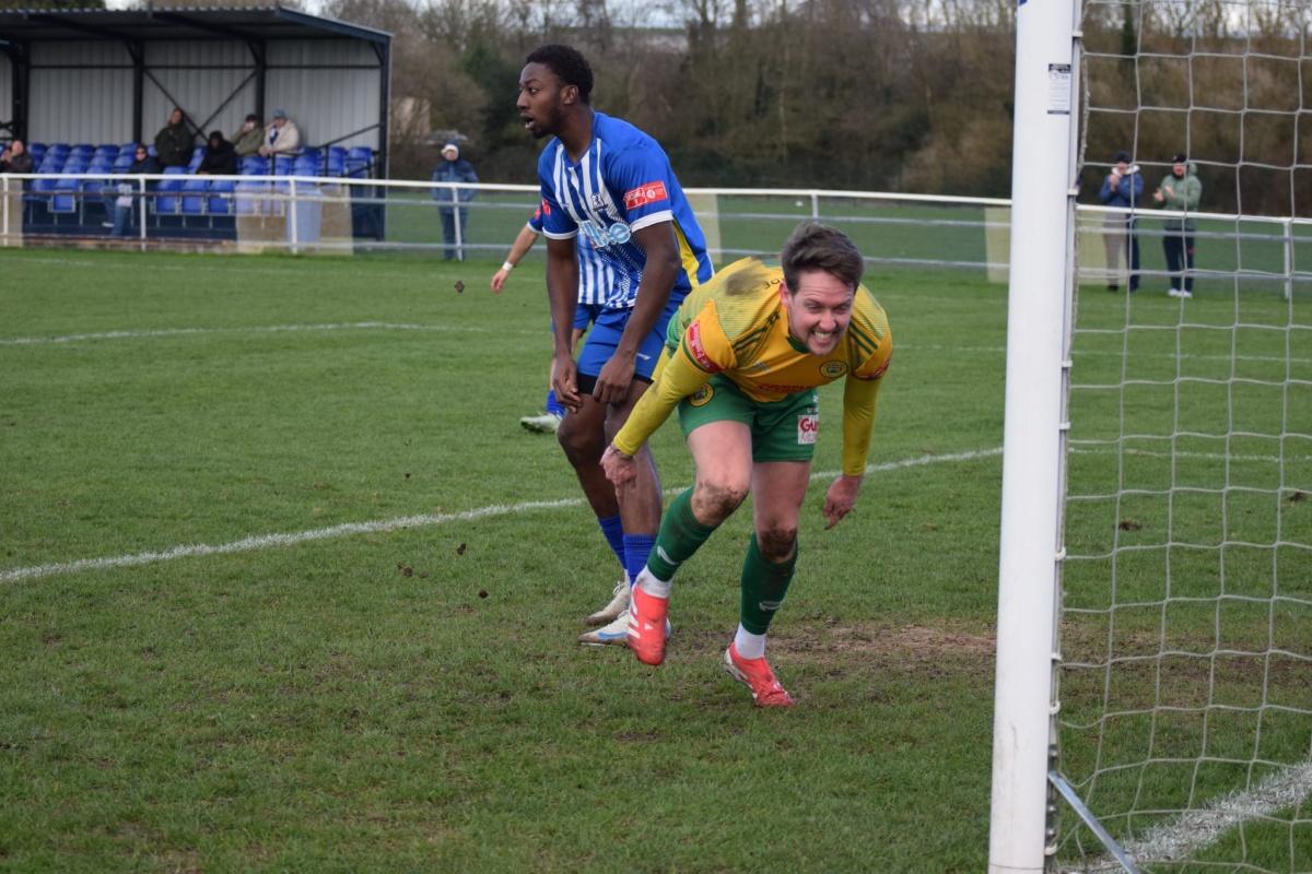 Promotion-chasing Linnets pile pressure on Darlaston