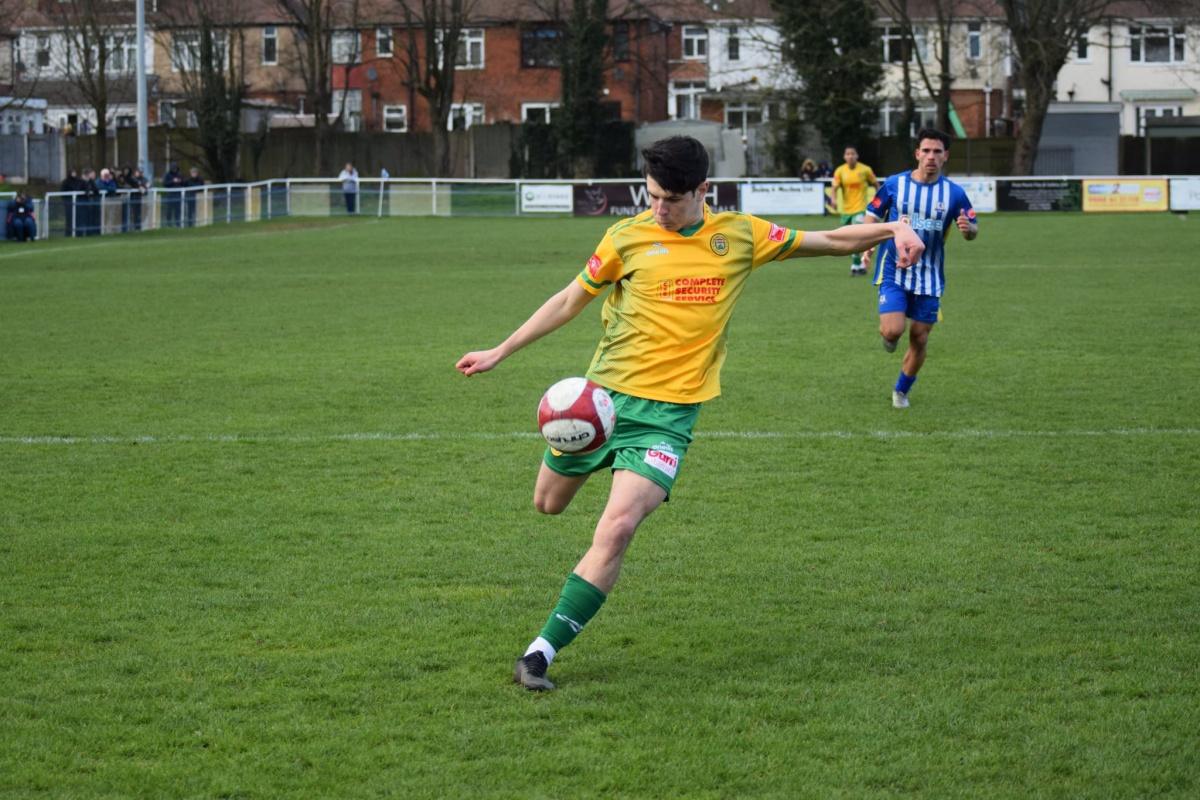 Promotion-chasing Linnets pile pressure on Darlaston Promotion-chasing Linnets pile pressure on Darlaston