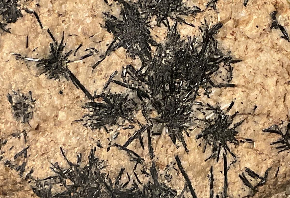 Un minéral électrique Un minéral électrique