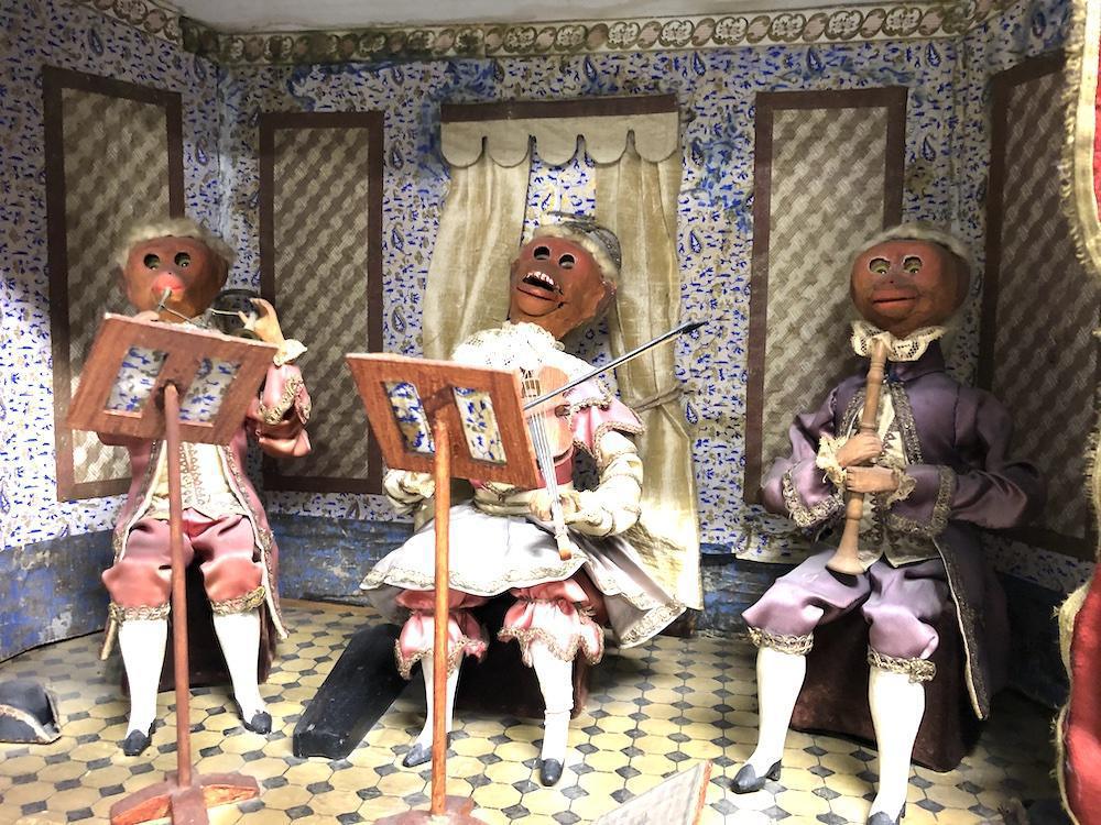 Des automates dans les réserves du Musée L Des automates dans les réserves du Musée L