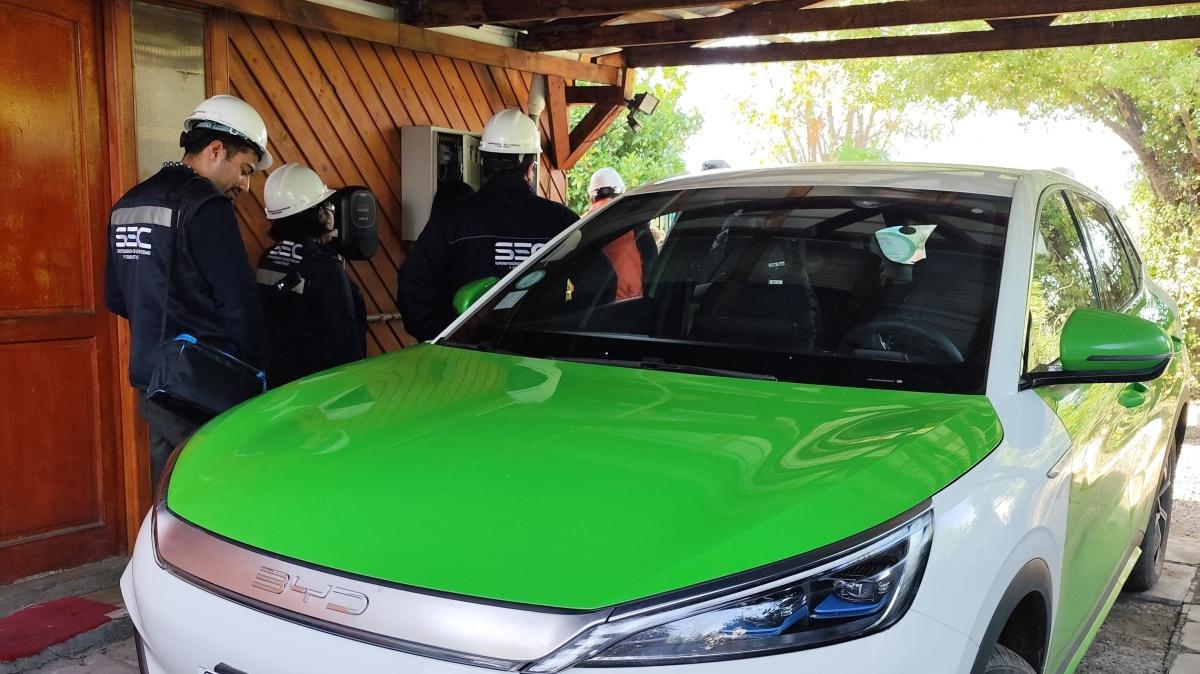 REGIONAL: Carga segura de vehículos eléctricos: SEC fiscaliza cumplimiento de “Mi Taxi Eléctrico”. REGIONAL: Carga segura de vehículos eléctricos: SEC fiscaliza cumplimiento de “Mi Taxi Eléctrico”.