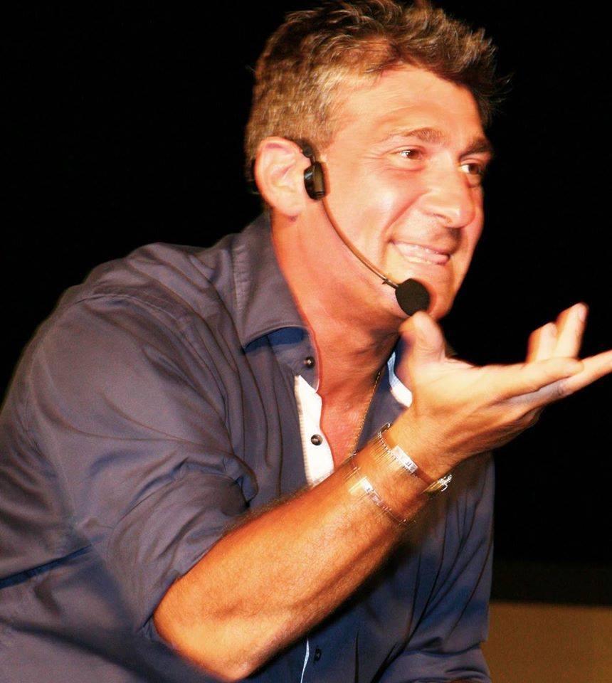 Spettacolo di Cabaret con "David Simone Vinci" (inizio ore 18.30) Spettacolo di Cabaret con "David Simone Vinci" (inizio ore 18.30)