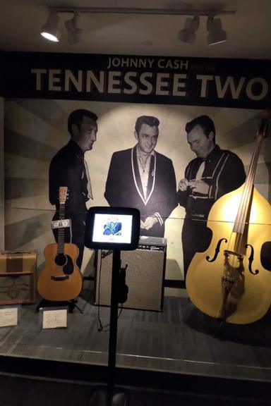 Heeeeeere's Johnny! Heeeeeere's Johnny!