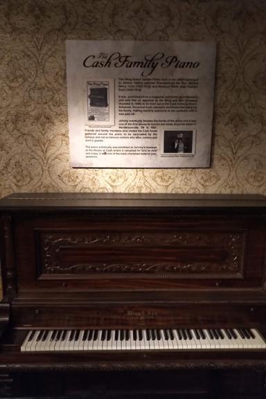 Heeeeeere's Johnny! Heeeeeere's Johnny!