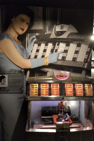 The devine, Ms. Patsy Cline The devine, Ms. Patsy Cline