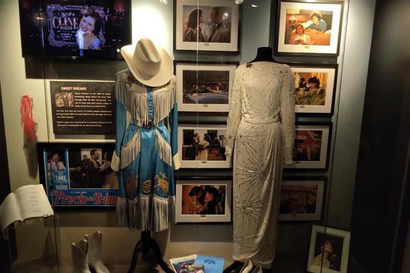 The devine, Ms. Patsy Cline The devine, Ms. Patsy Cline