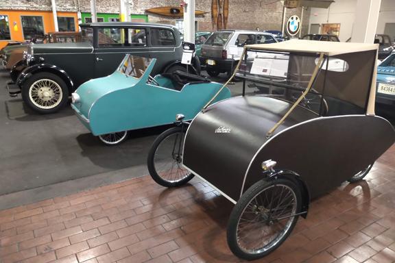 A tower of vehicles? Really? Yup!