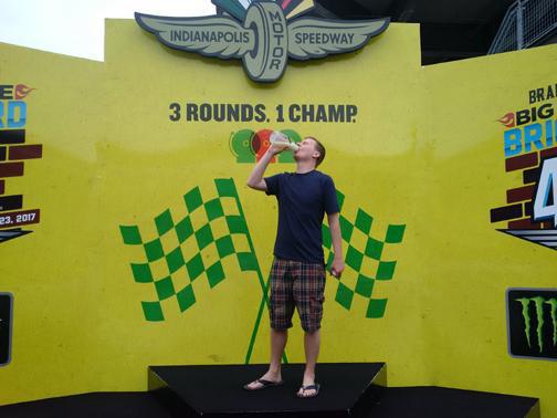 Kiss my bricks! Kiss my bricks!