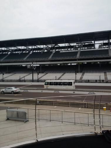 Kiss my bricks! Kiss my bricks!