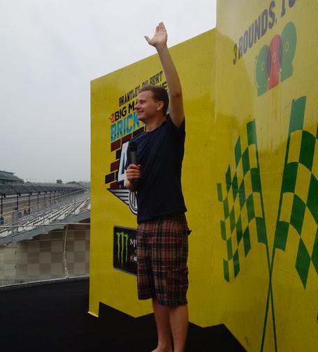 Kiss my bricks! Kiss my bricks!