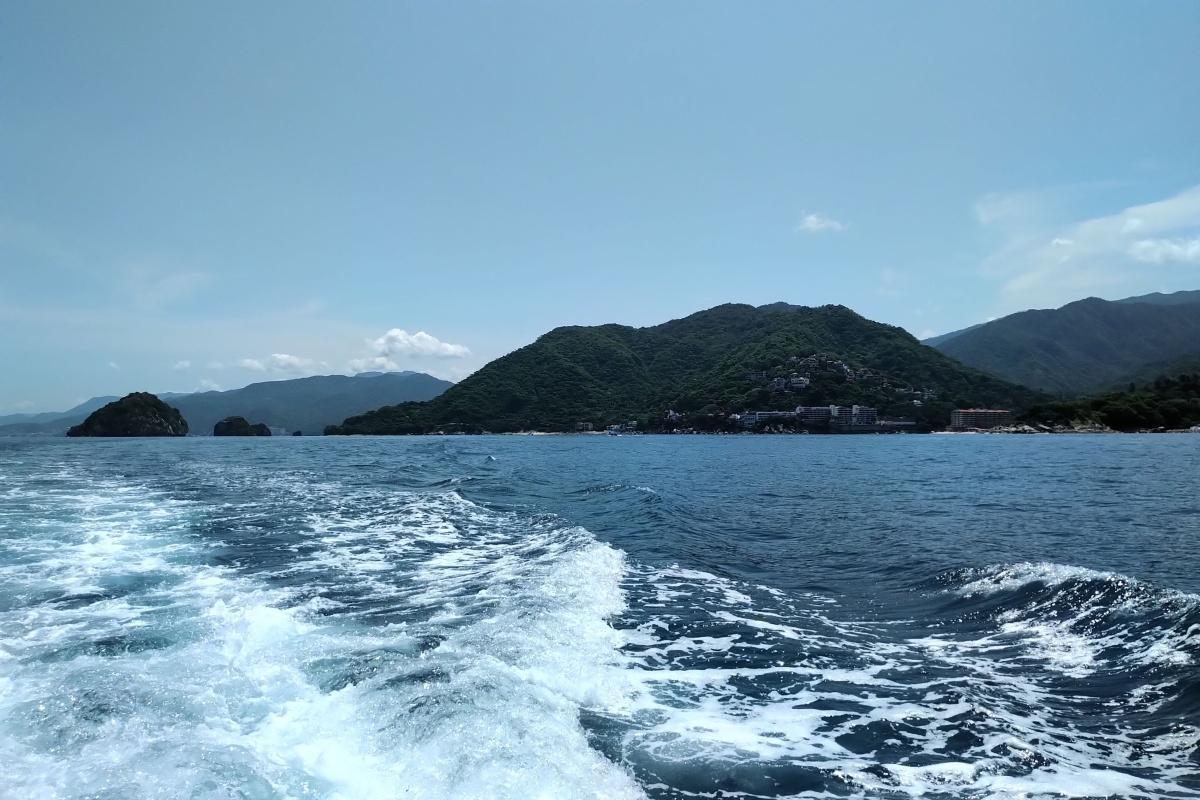 Making Waves: Buff's Brazilian cabin boy!