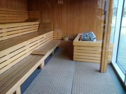 Bota Bota = boat-ahh boat-ahh Bota Bota = boat-ahh boat-ahh