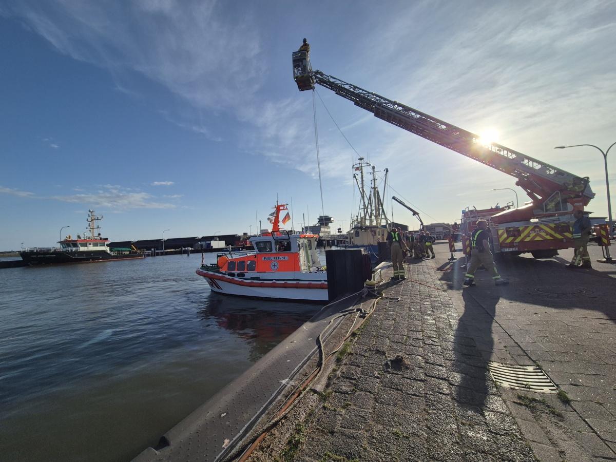 Kreisübergreifende Übung am Eidersperrwerk Kreisübergreifende Übung am Eidersperrwerk