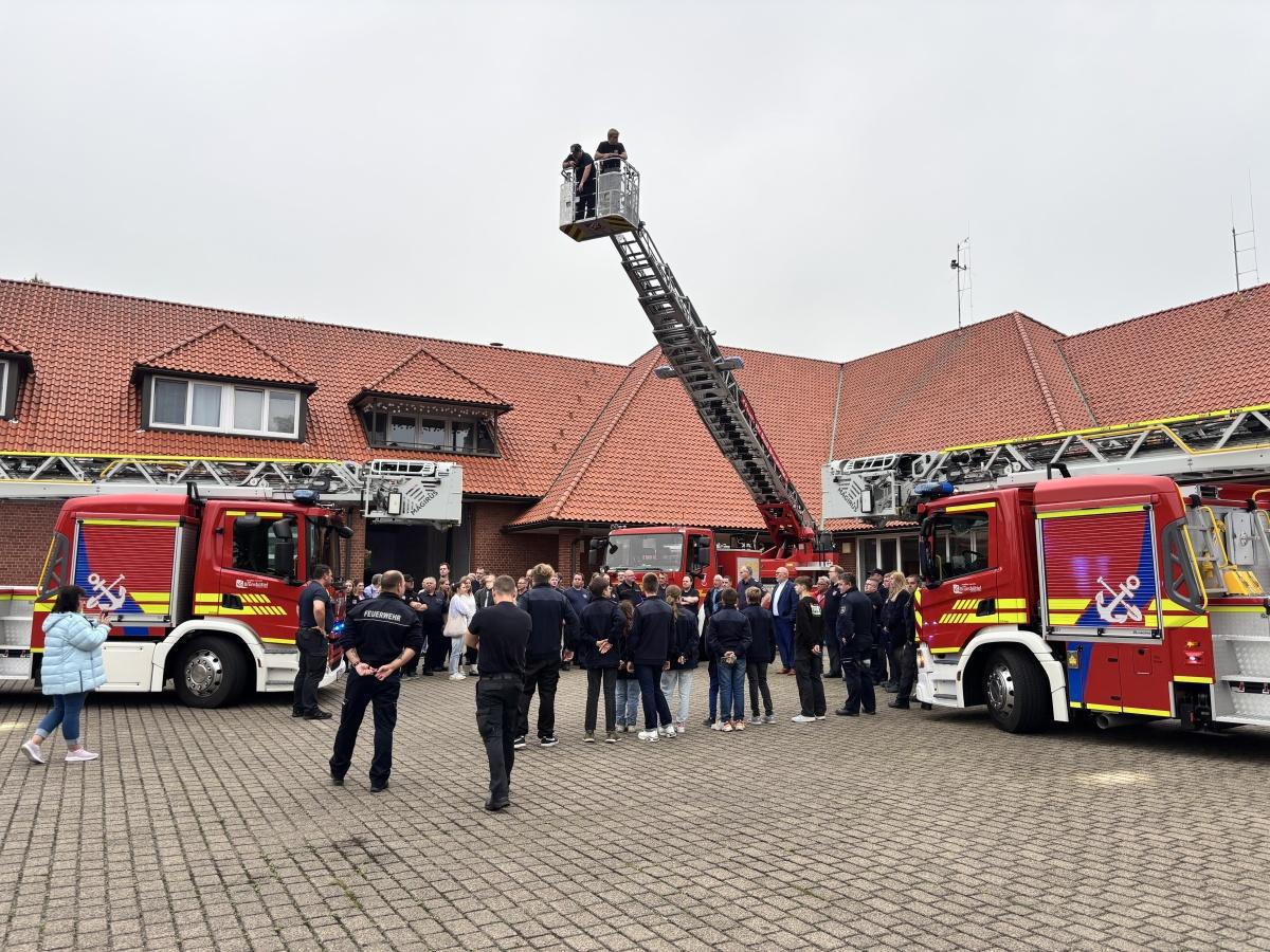 Einzigartig in Dithmarschen - Eine Wehr, zwei Leitern Einzigartig in Dithmarschen - Eine Wehr, zwei Leitern