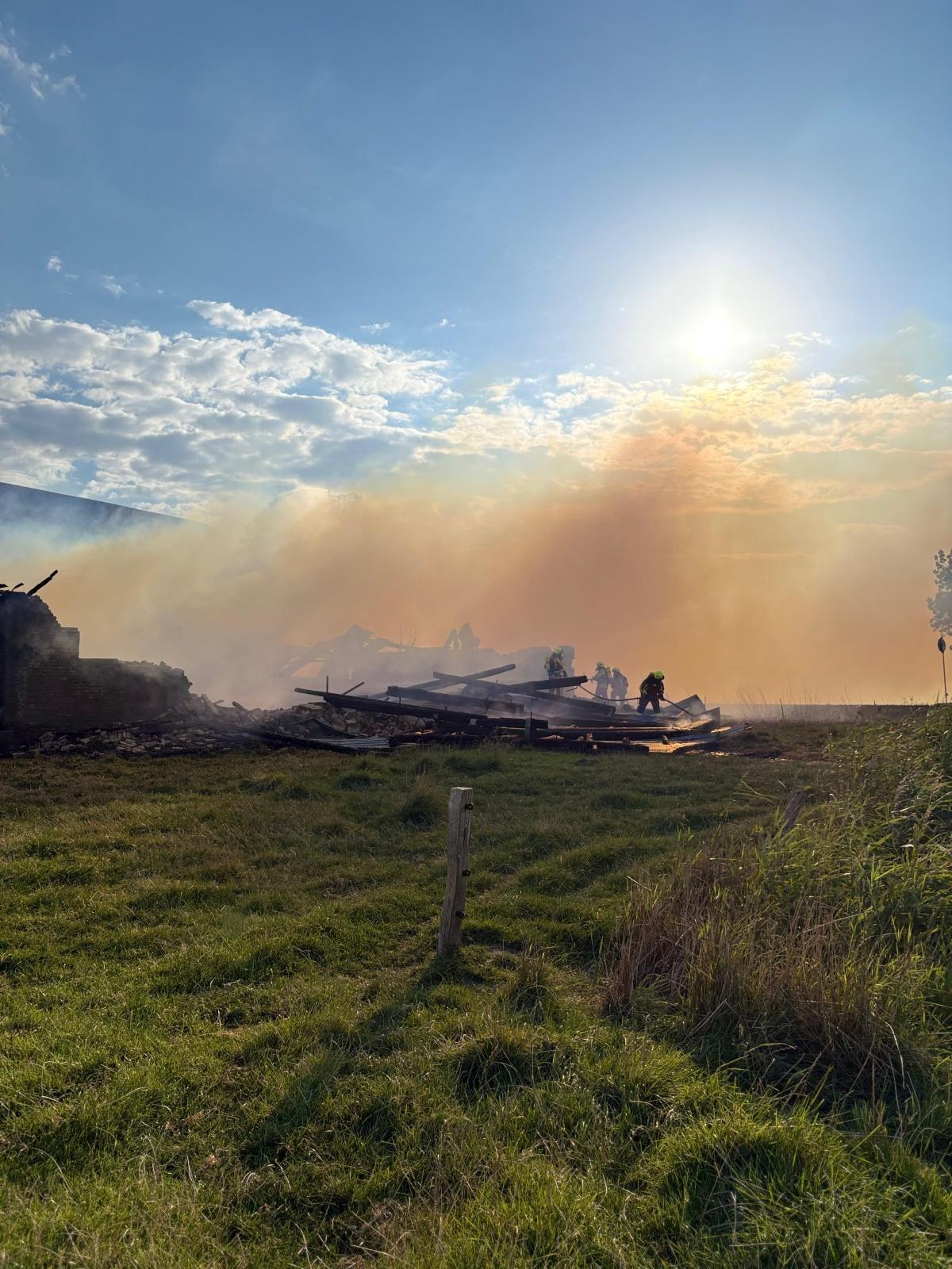 Helse - Großfeuer fordert mehrere Feuerwehren 