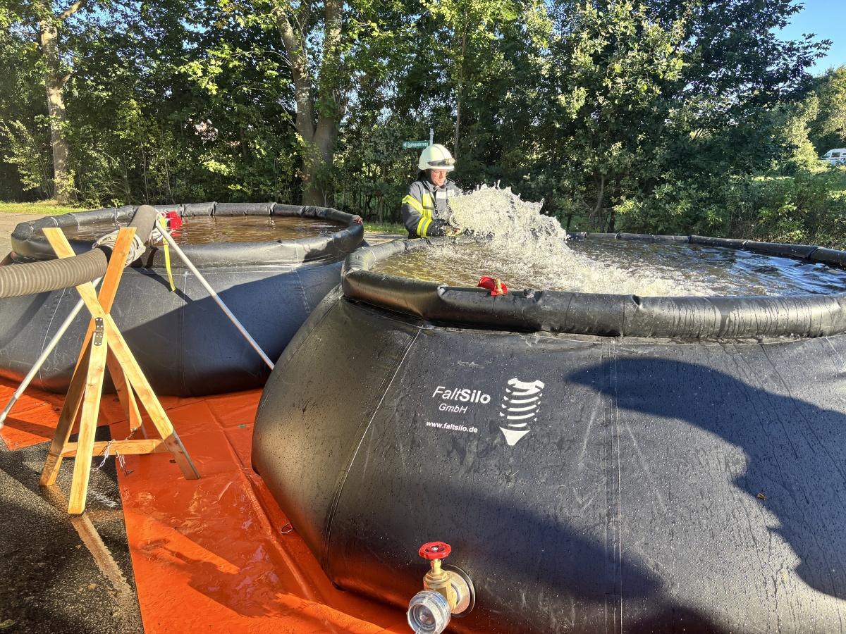 Hochdonn - Großfeuer vernichtet Werkstatt (aktualisiert) Hochdonn - Großfeuer vernichtet Werkstatt (aktualisiert)