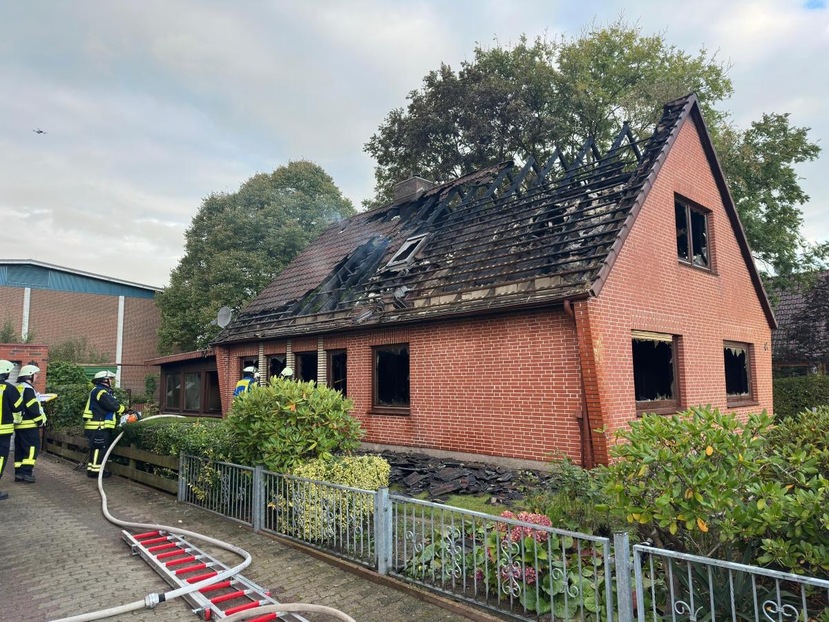 Meldorf - Einfamilienhaus fordert Feuerwehren in der Nacht (aktualisiert) Meldorf - Einfamilienhaus fordert Feuerwehren in der Nacht (aktualisiert)