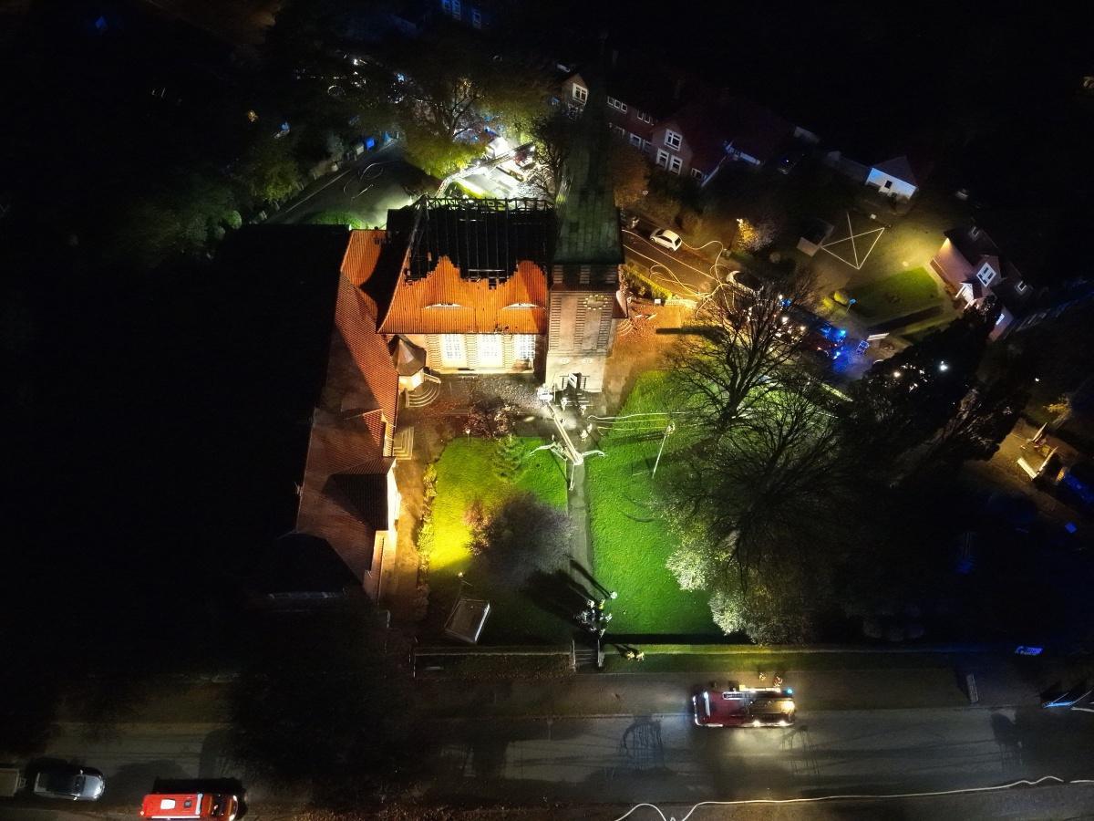 Brunsbüttel - Kirche brennt in der Nacht von Halloween
