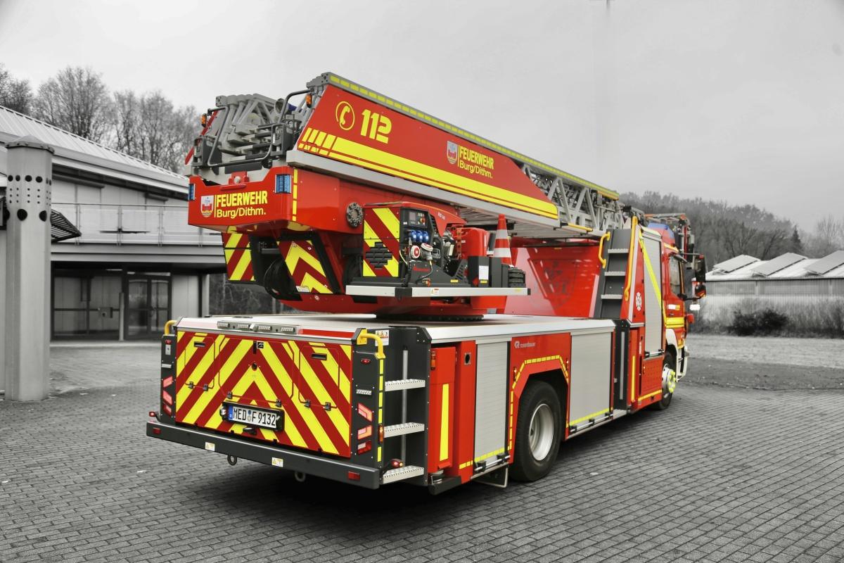 Neue Drehleiter Stärkt das Amt - Vorweihnachtliche Freude in Burg