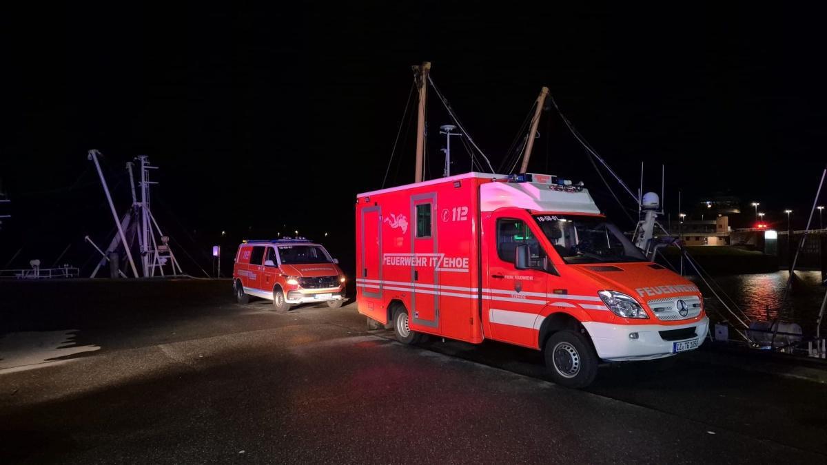 Büsum - Großeinsatz am Karfreitag – PKW im Hafenbecken versunken Büsum - Großeinsatz am Karfreitag – PKW im Hafenbecken versunken