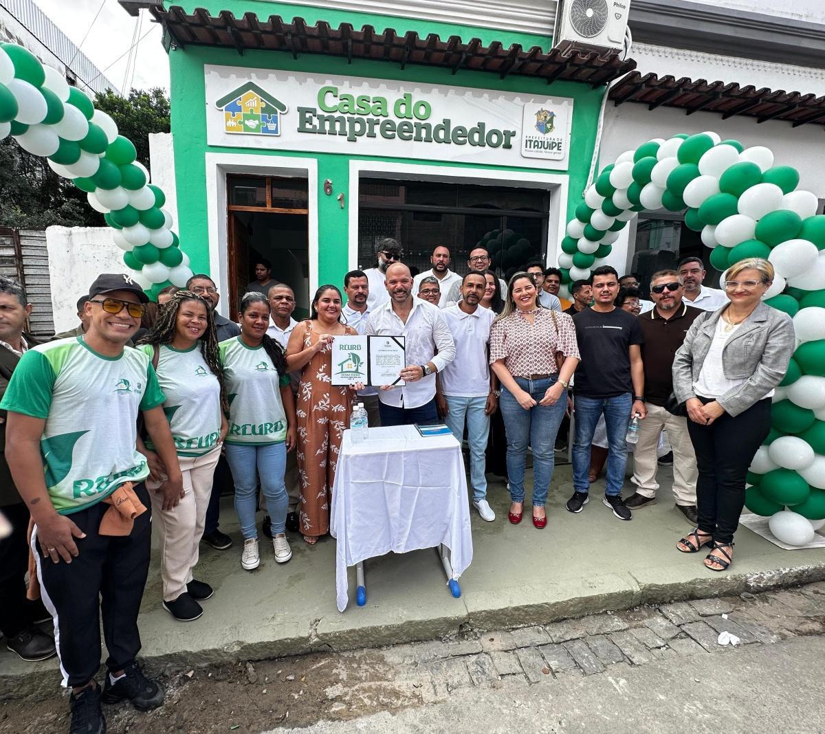 ITAJUÍPE: FORTALECIMENTO DA ECONOMIA! PREFEITO LÉO DA CAPOEIRA INAUGURA CASA DO EMPREENDEDOR E APRESENTA NOVO SECRETÁRIO