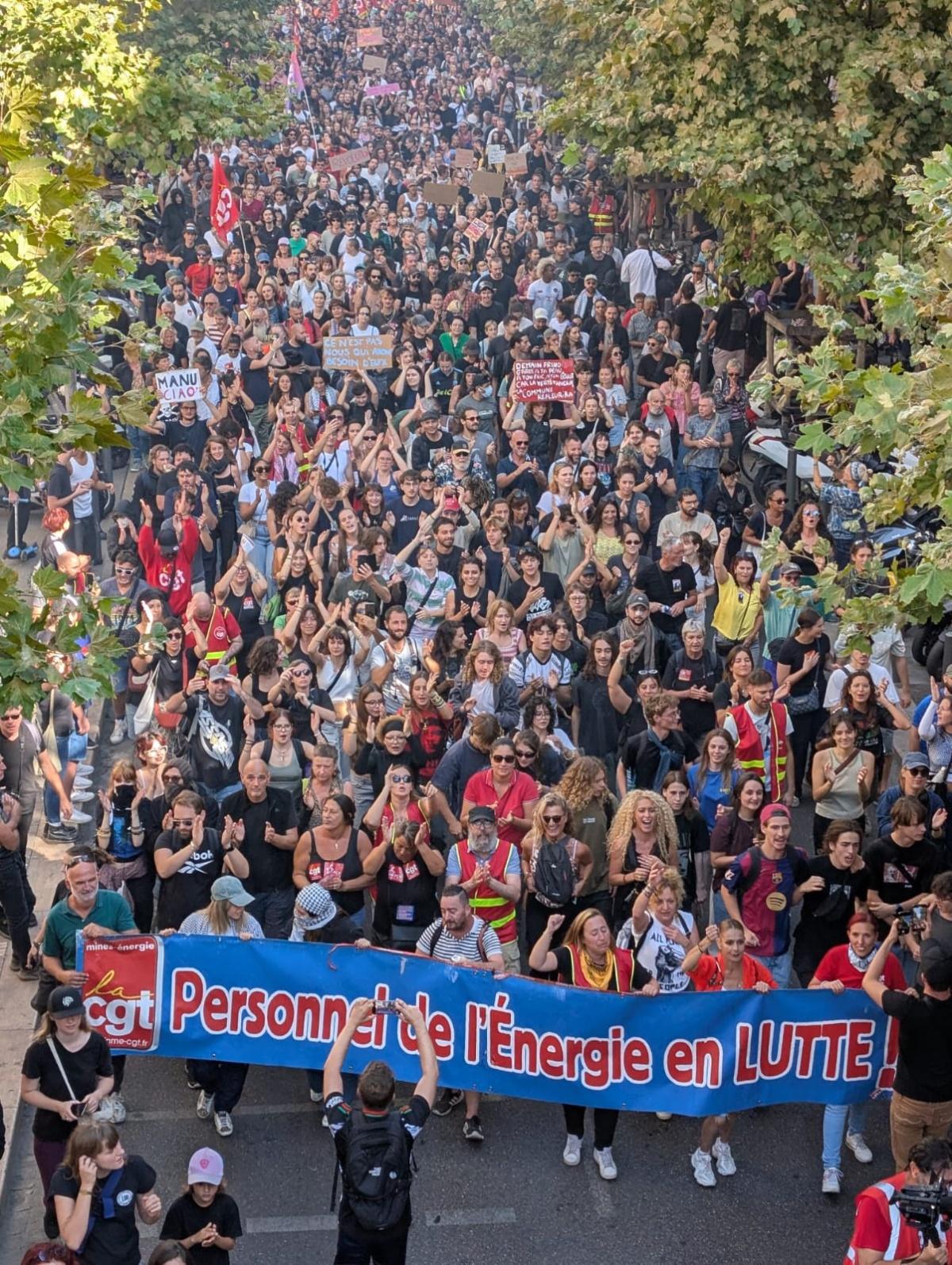 Un monde de fou dans les rues de Marseille Un monde de fou dans les rues de Marseille