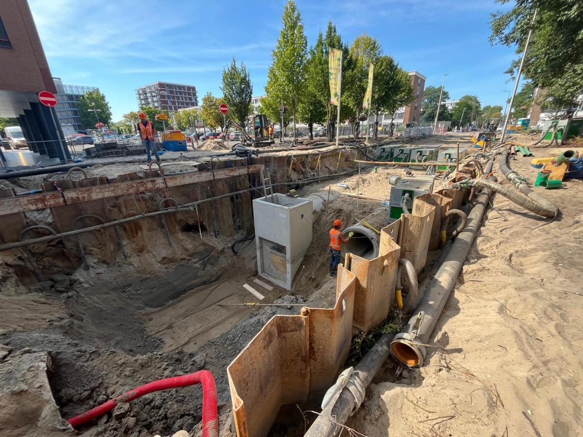 Een kijkje in de diepe sleuf aan de Bernadottelaan - bouwupdate Een kijkje in de diepe sleuf aan de Bernadottelaan - bouwupdate