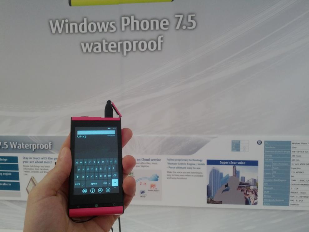 Fujitsu sous WP7 (waterproof) Fujitsu sous WP7 (waterproof)