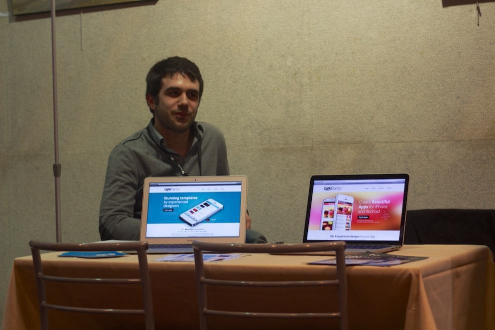 Dominique sur le stand GoodBarber Dominique sur le stand GoodBarber