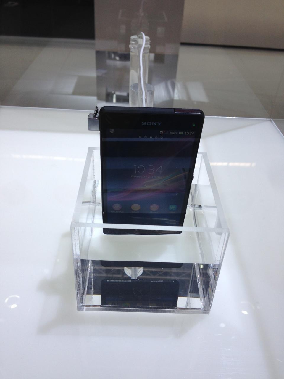 Sony Xperia Z. Etanche! Pour @seb2 Sony Xperia Z. Etanche! Pour @seb2