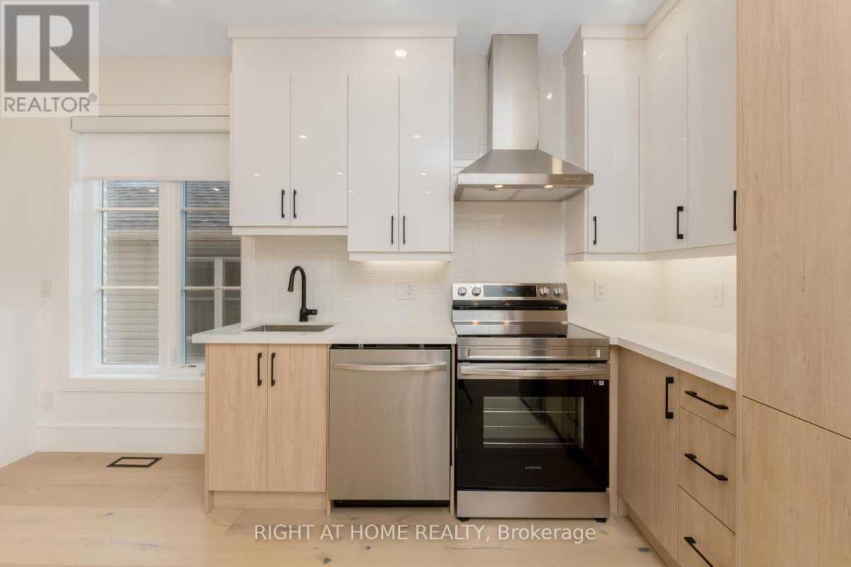 36 LITTLE BOULEVARD, Toronto $3,200