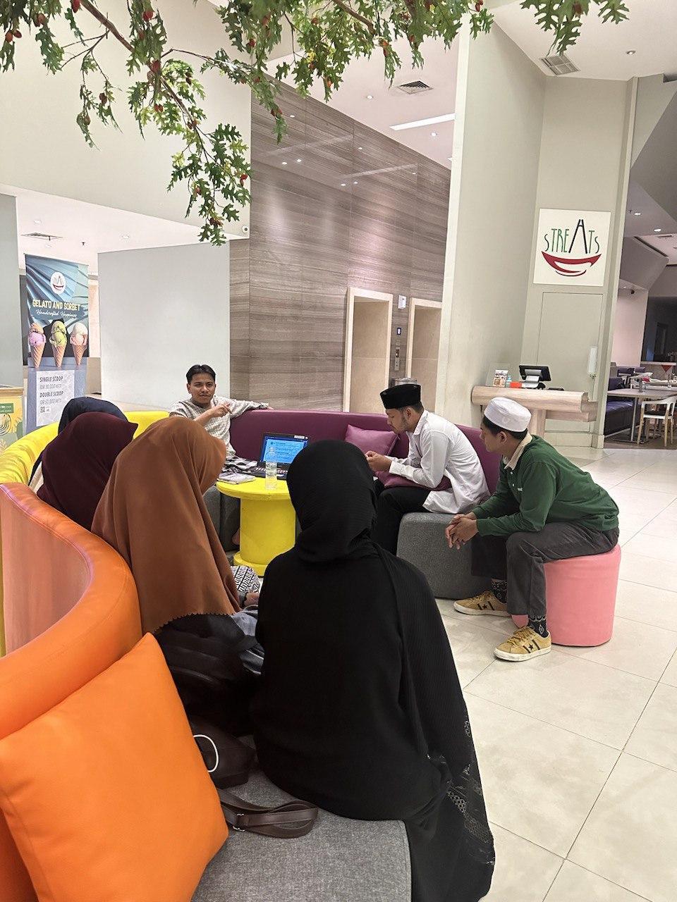 Pertemuan Bersama Host Live Indonesia 