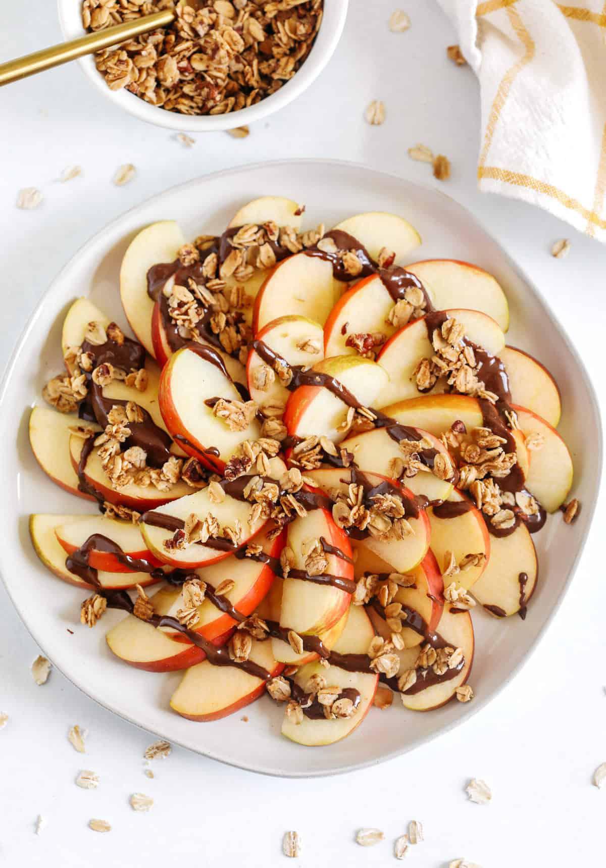 Chocolate and Granola Apple Wedges