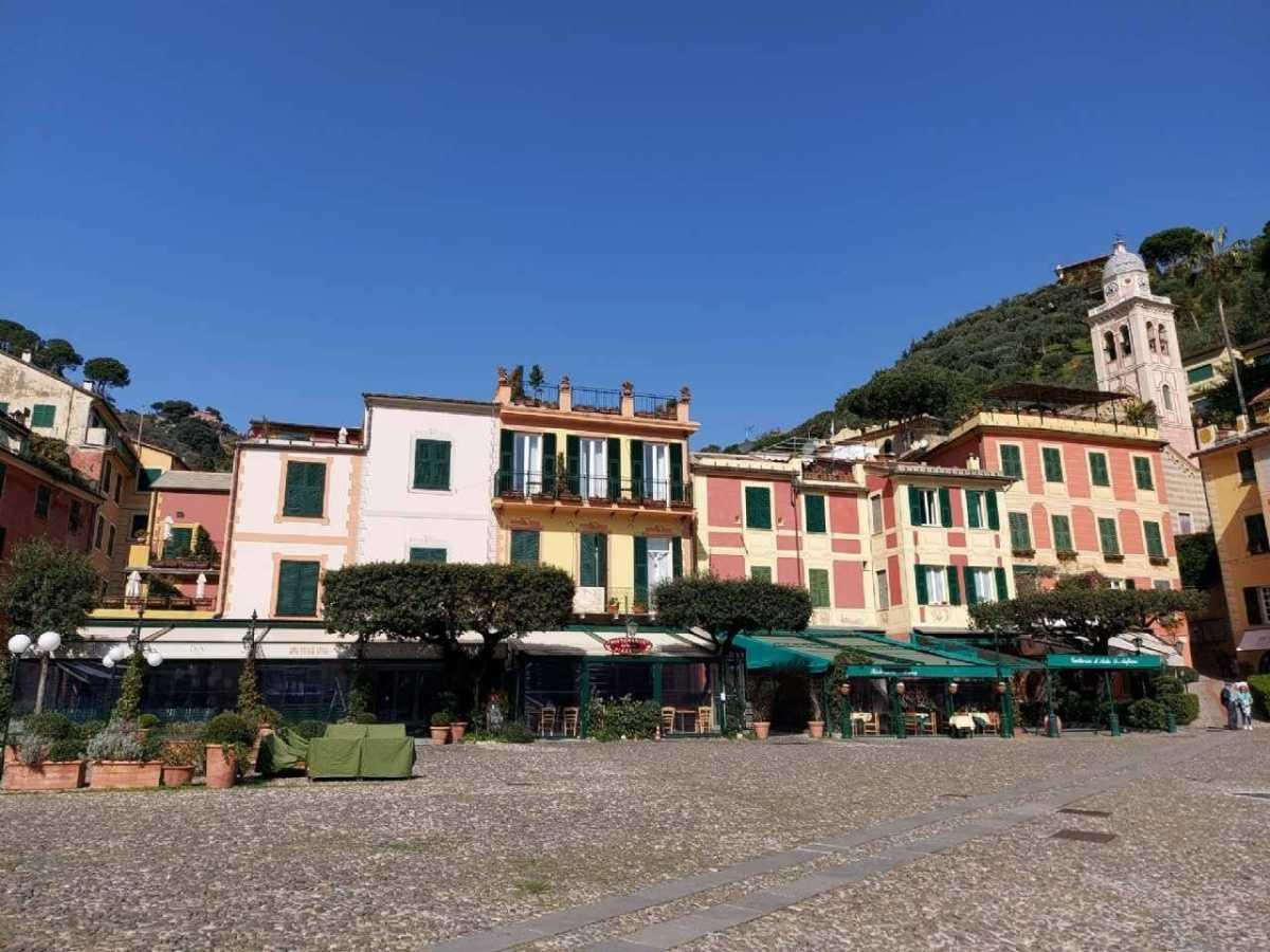 Piazza Martiri dell'Olivetta