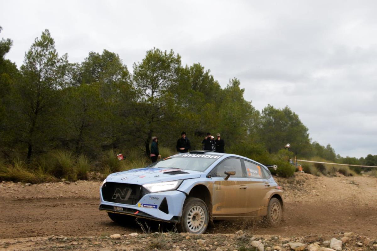 Efrén Llarena y Sara Fernández se unen al palmarés del Rallye Tierras Altas de Lorca Efrén Llarena y Sara Fernández se unen al palmarés del Rallye Tierras Altas de Lorca
