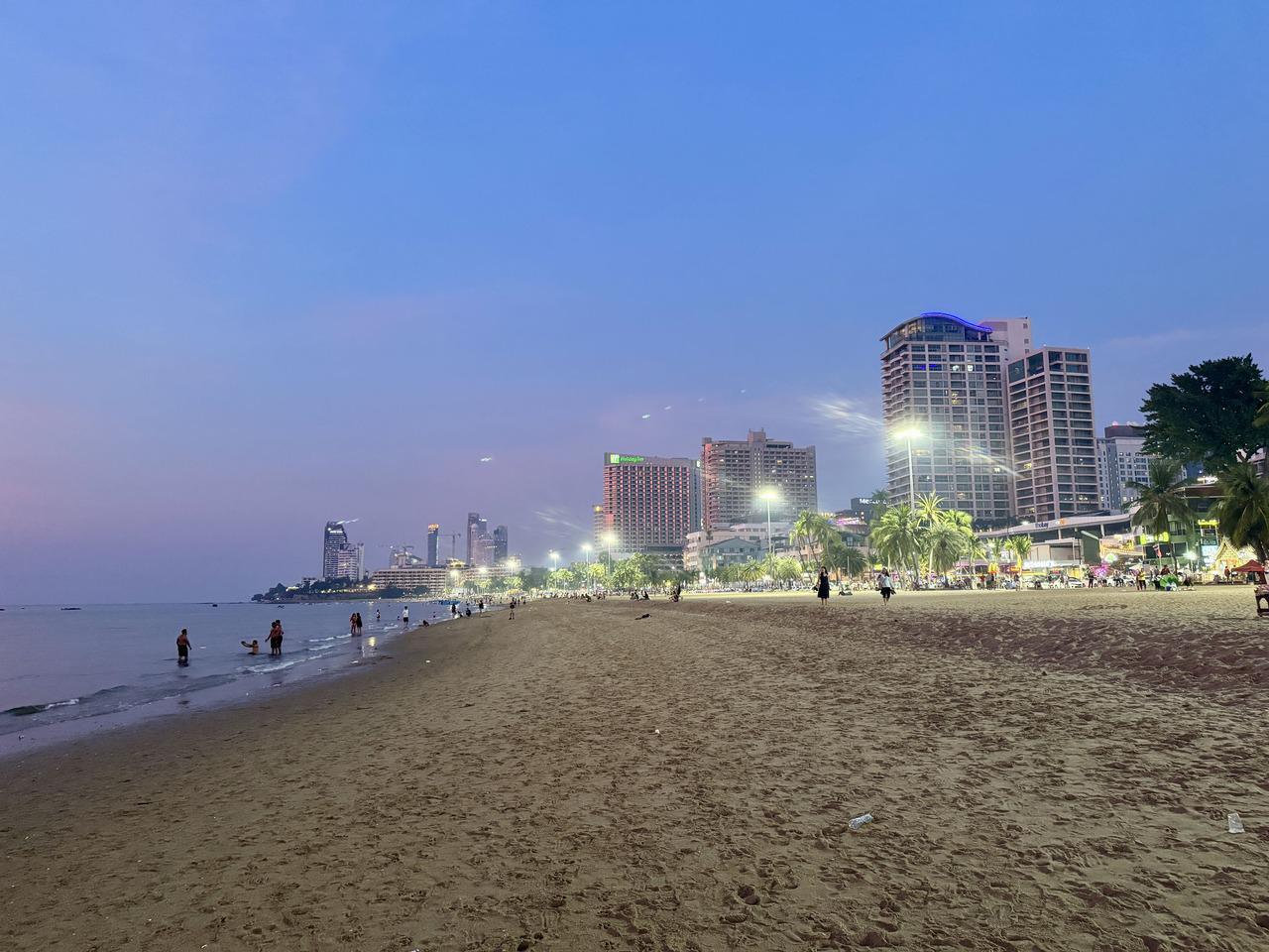 5.Cinq-etoiles-elephant-pattaya-quartier-plage