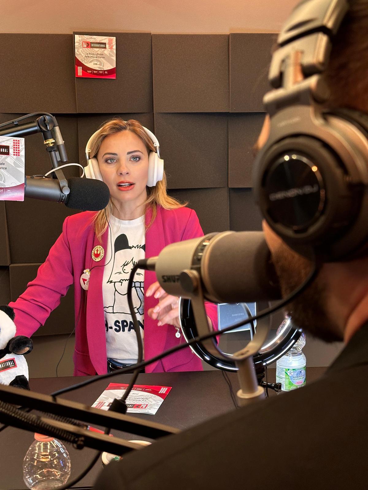 FANCY MENEI DIRETTA DEEJAY STATION