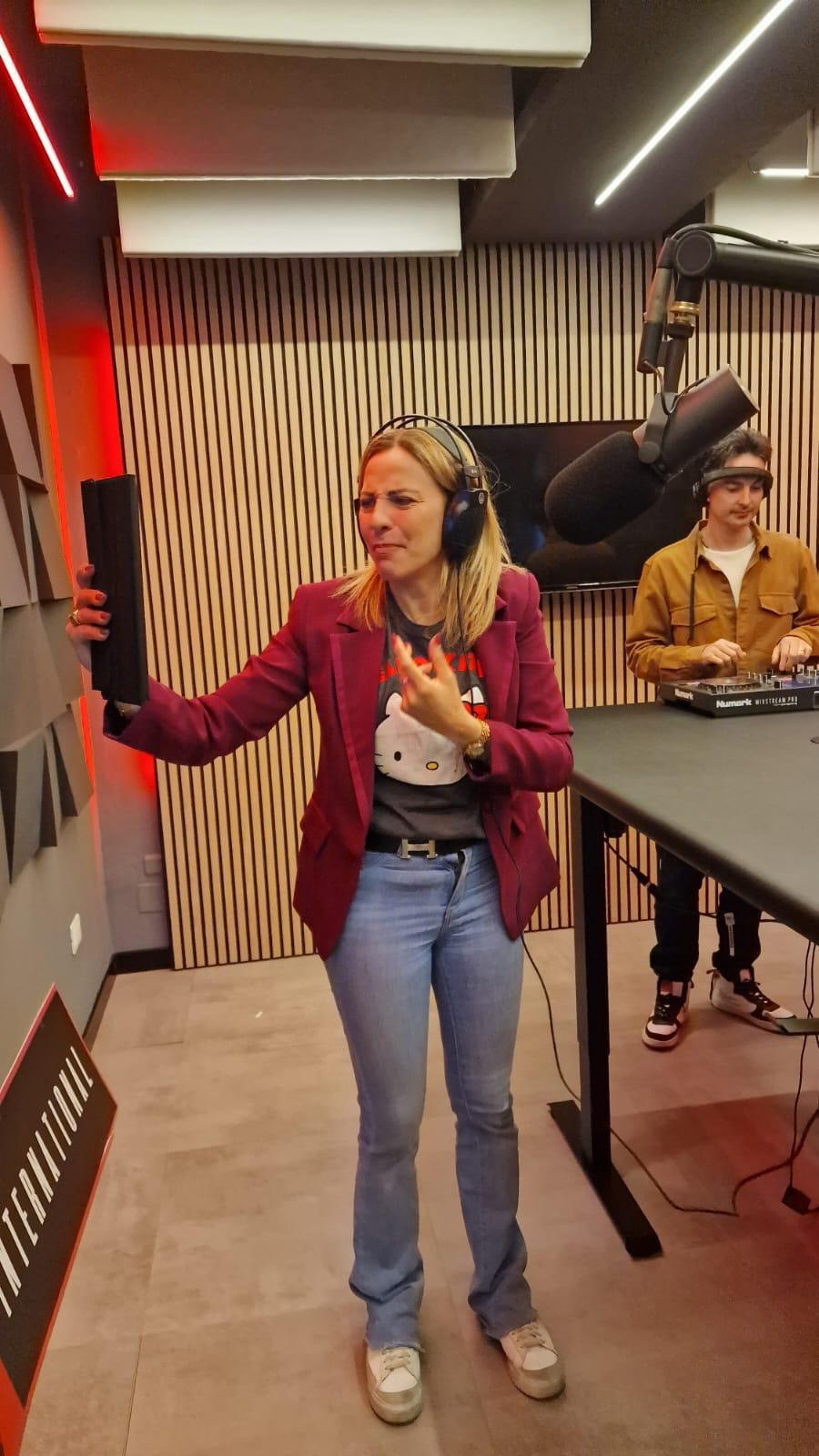 Fancy Menei in diretta social a Deejay Station