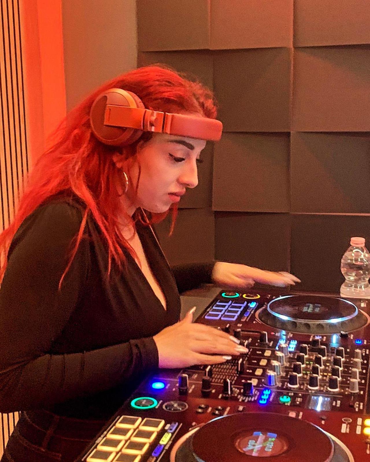 Deejay Station & DJ Jerina