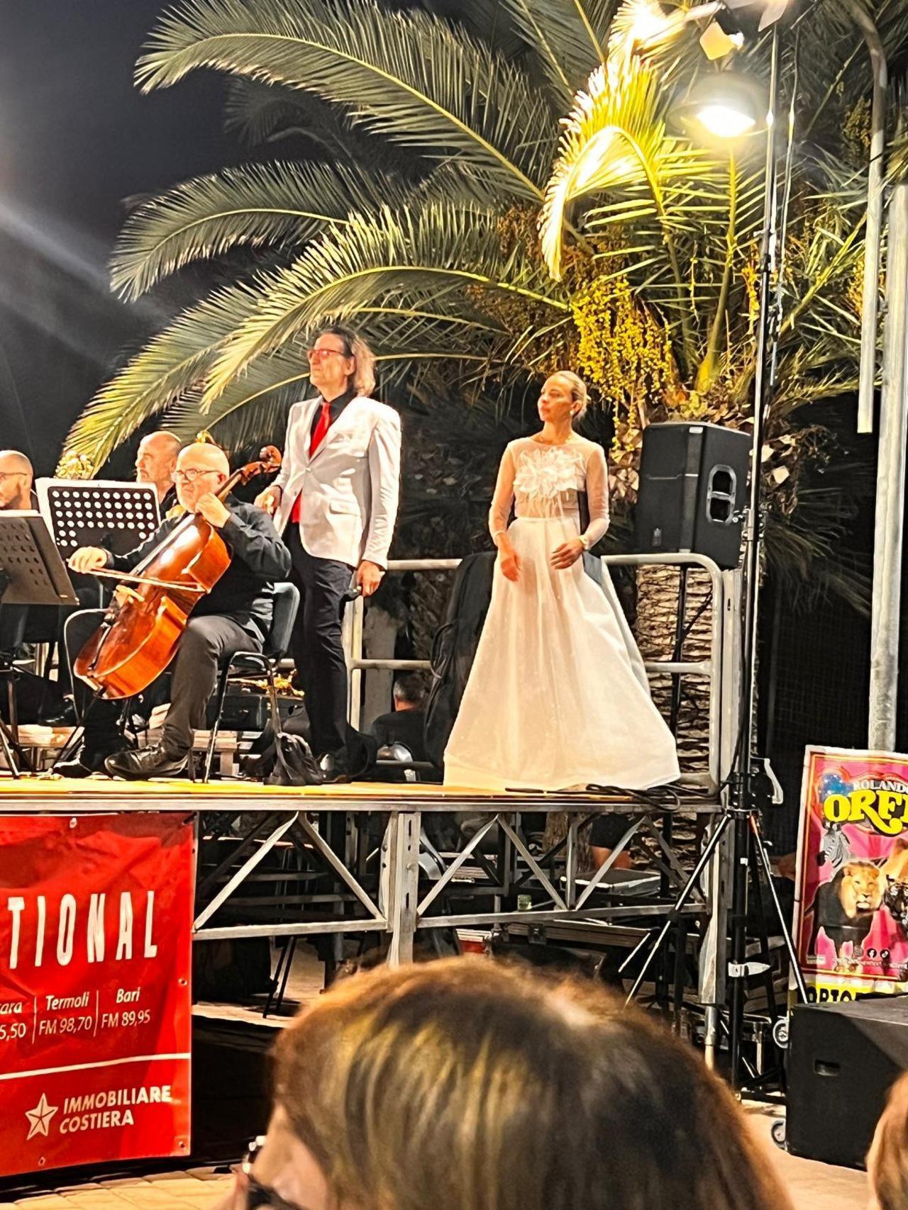 Roberto Molinelli & Fancy Menei - Eventi estivi Tortoreto Lido